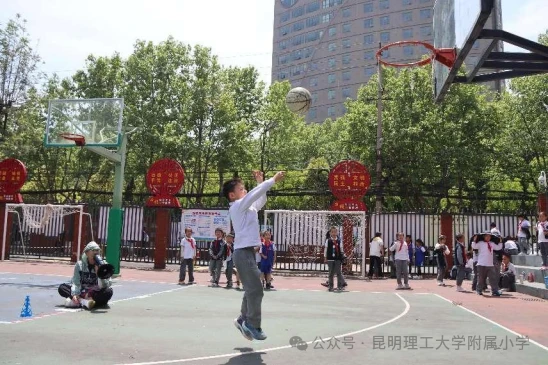 如何通过传球训练增强团队默契?_0